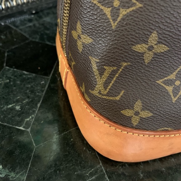 Beautiful Louis Vuitton Alma PM - Picture 10 of 16